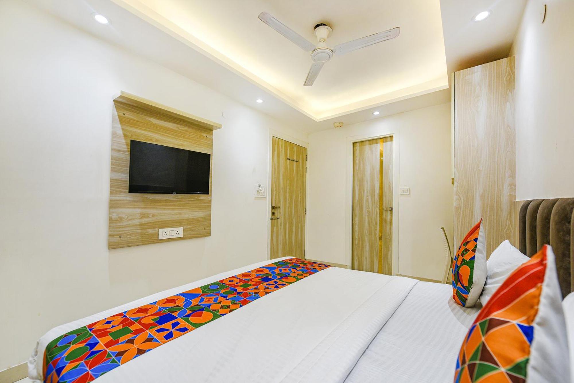 Fabhotel Luxury Inn Near Adarsh Nagar Metro Delhi  Exterior photo