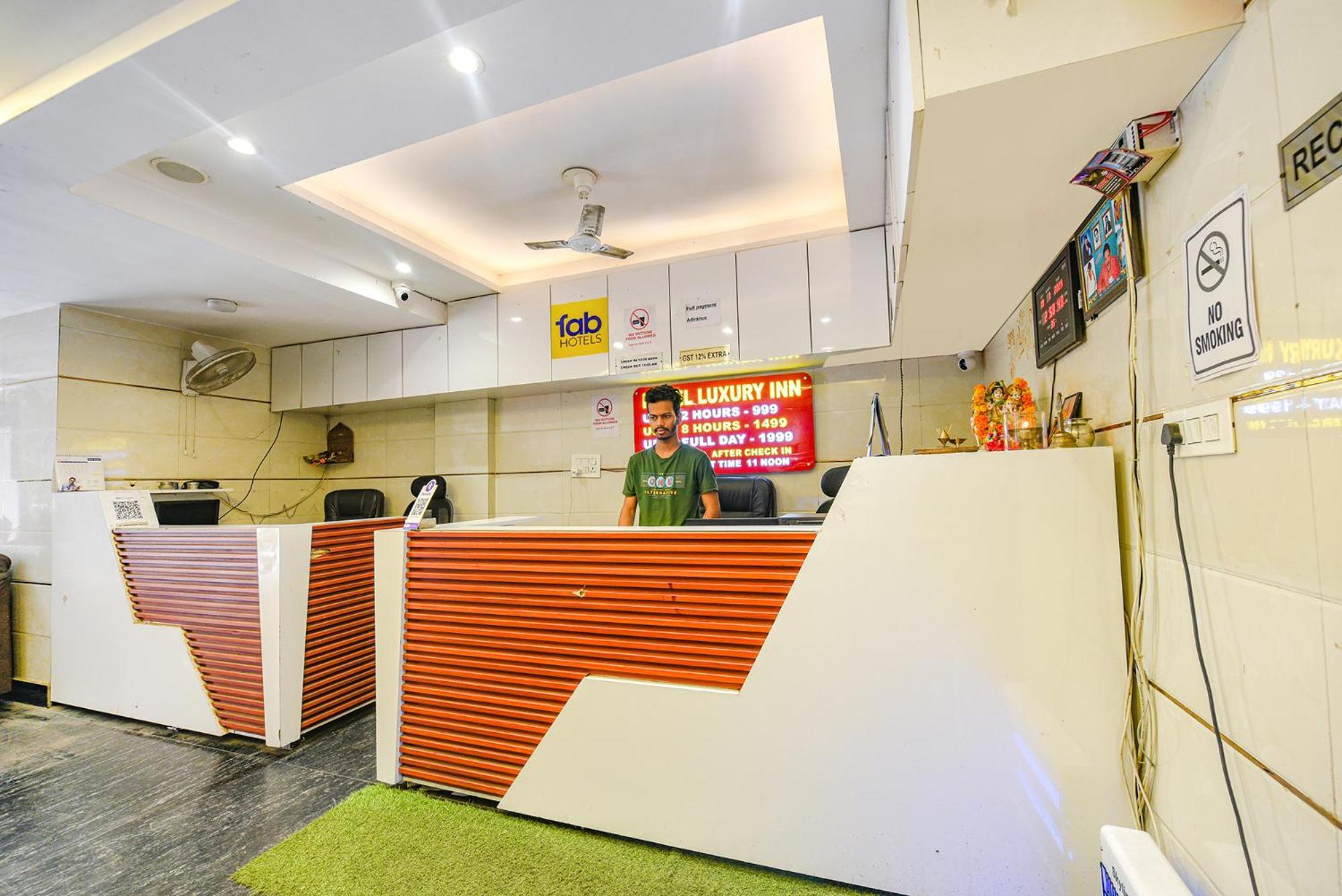 Fabhotel Luxury Inn Near Adarsh Nagar Metro Delhi  Exterior photo