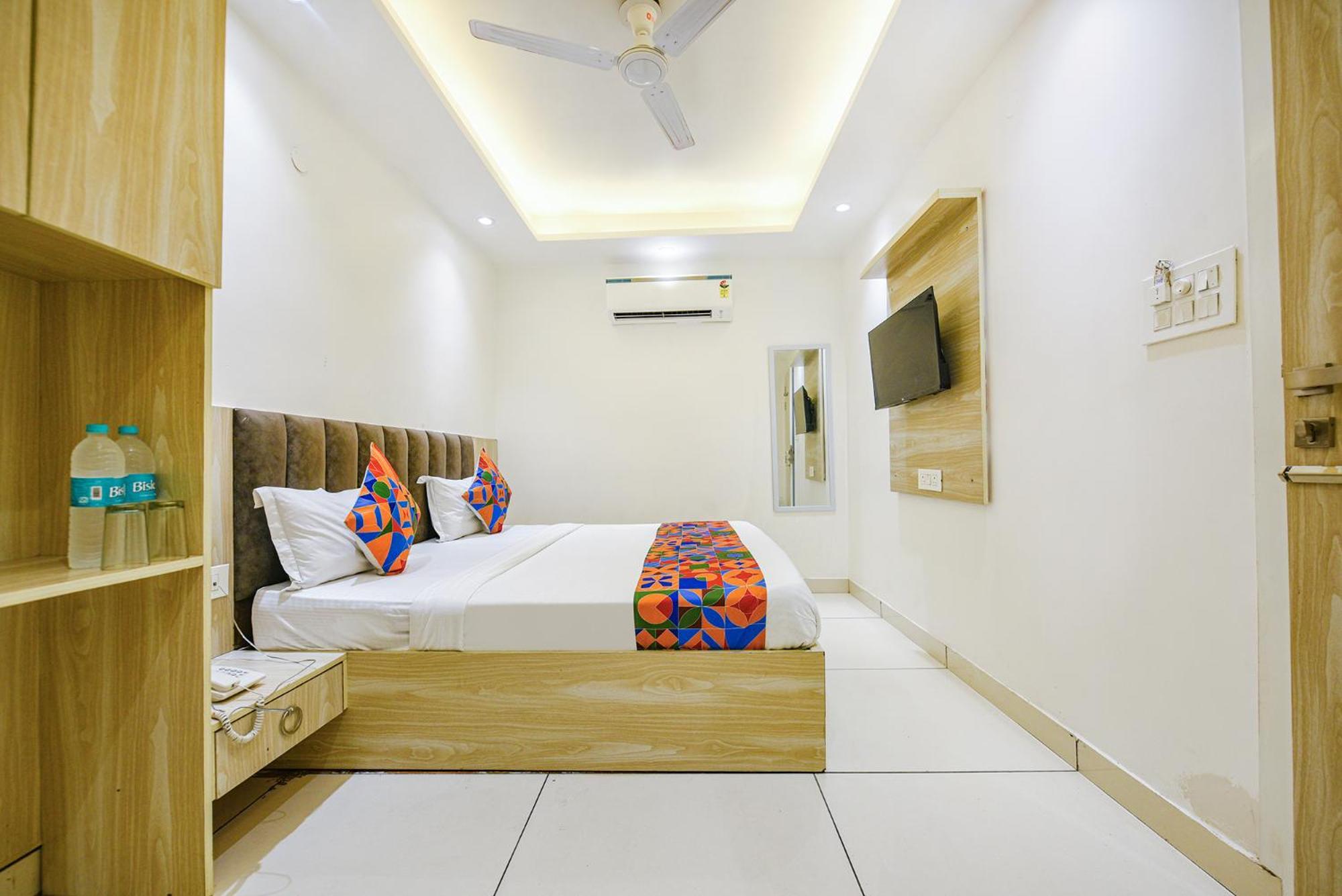 Fabhotel Luxury Inn Near Adarsh Nagar Metro Delhi  Exterior photo