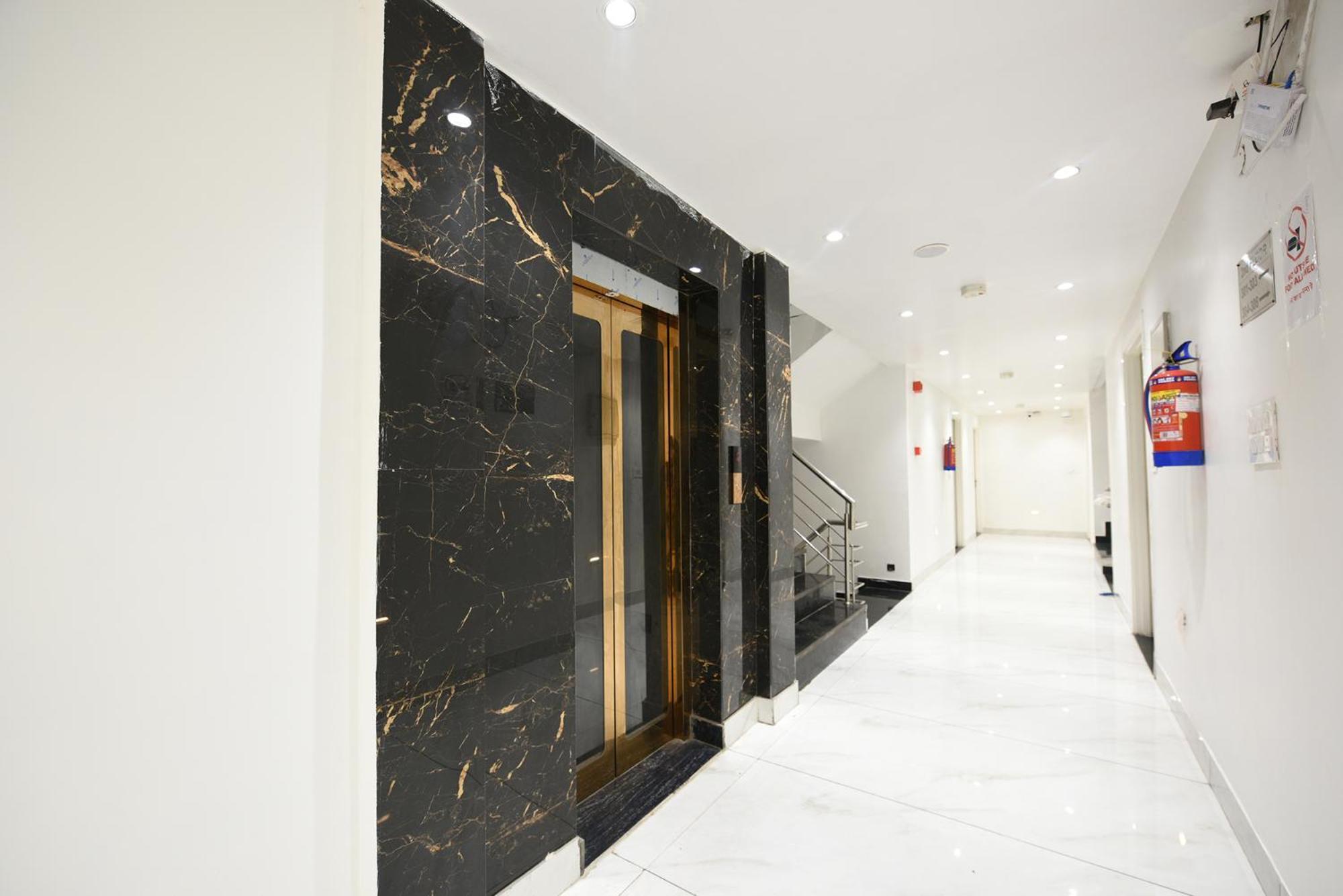 Fabhotel Luxury Inn Near Adarsh Nagar Metro Delhi  Exterior photo