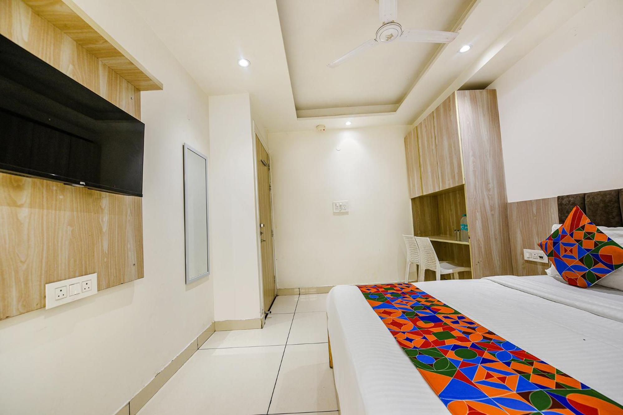 Fabhotel Luxury Inn Near Adarsh Nagar Metro Delhi  Exterior photo